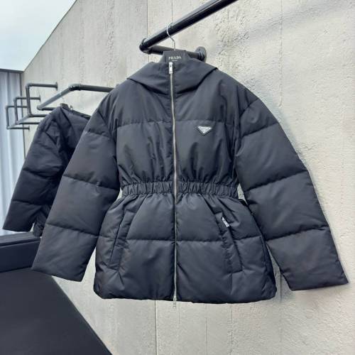 連帽收腰羽絨服prada