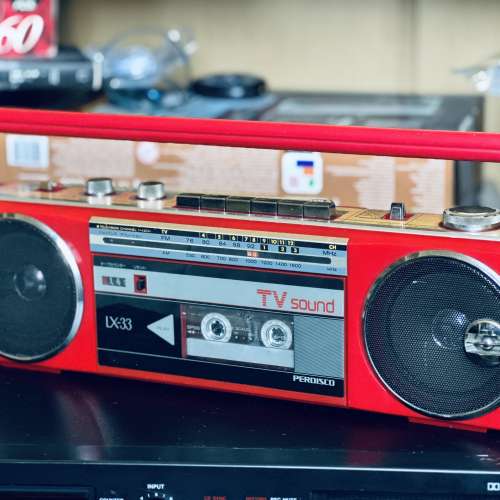 出售日立Hitachi 手提cassette機一部，外觀九𢦓新，靚色，cassette播放速度有啲慢，...