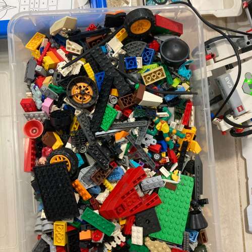 LEGO EV3 機器人核心套裝+配件套裝+WEDO2.0 套裝+滿滿一箱LEGO