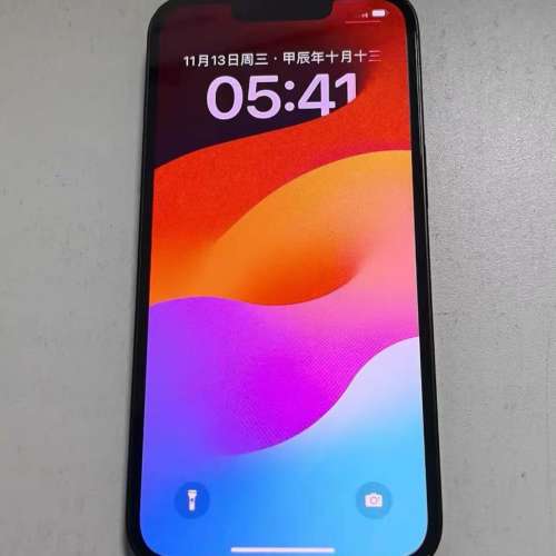 iPhone 13  512GB ，電池容量86 %，跟全新玻璃鋼化貼及保護套