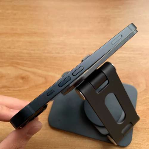 iPhone 13 512G ，電池效能86 %，換機放售，已貼上原裝鋼化Mon及贈送全新手機套。