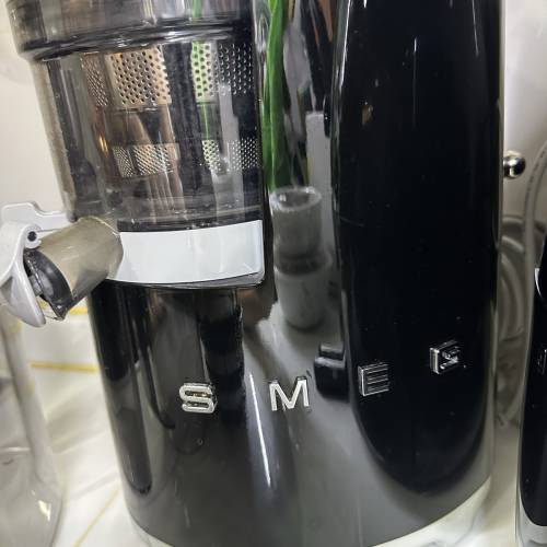 SMEG 果汁慢磨機