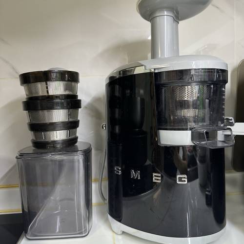 SMEG 果汁慢磨機