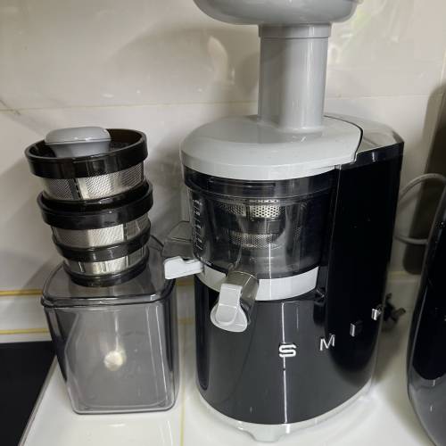 SMEG 果汁慢磨機