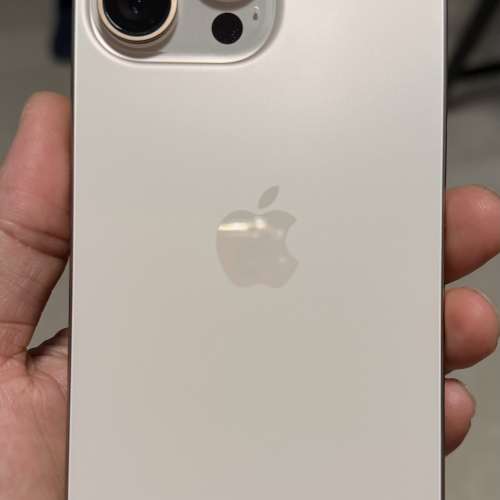 iphone 16 pro max沙漠金256gb，99新，有保養