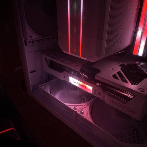 AMD Sapphire pure RX 9060 xt 16G 白色