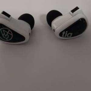 64 Audio Fourté Blanc