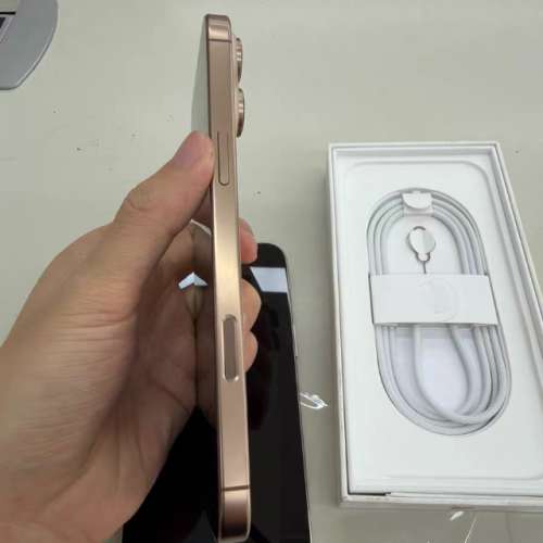 Iphone16 pro max  256G 金色港行，電池健康100%  外觀