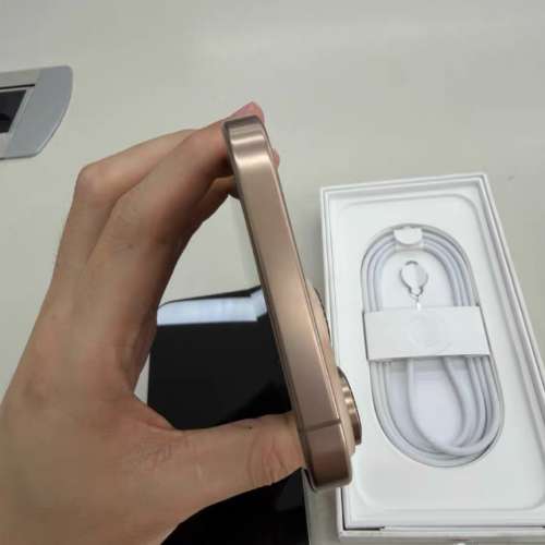 Iphone16 pro max  256G 金色港行，電池健康100%  外觀