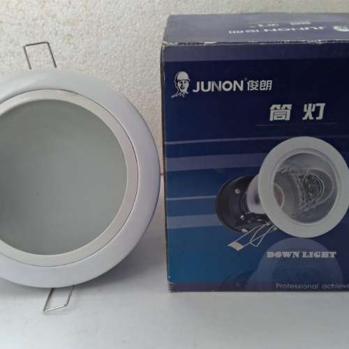 全新俊朗牌筒燈