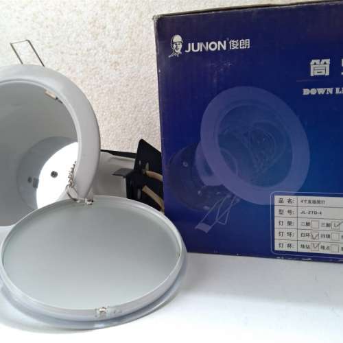 全新俊朗牌筒燈