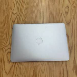 13寸蘋果MacBookair筆記本电脑，8G記憶體+ 512GB SSD 固態硬盤，輕巧方便攜帶出街！