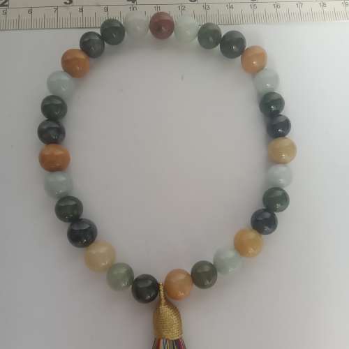 一手兩條10mm翡翠A玉彩色圓珠手把件，長約12吋，共售380元，單一條260元。no.B13.1...