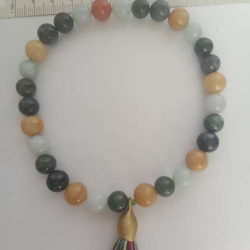 一手兩條10mm翡翠A玉彩色圓珠手把件，長約12吋，共售380元，單一條260元。no.B13.1...