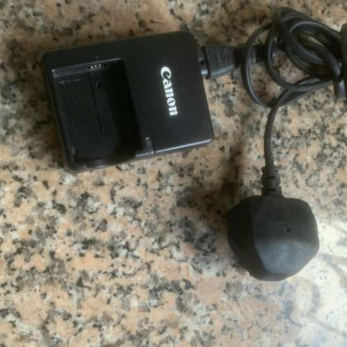 代友出售 二手 Canon EOS 500D 單反相機 + Canon Speedlite 580EX II 閃光燈 HK$50...