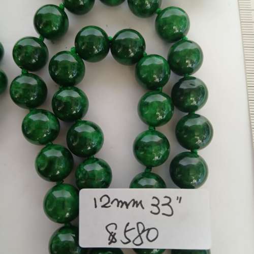 緬甸乾青圓珠打結長頸鏈，24 到36时，滿綠色珠圓玉滑，單一 條價錢如照片顯示，. 兩...