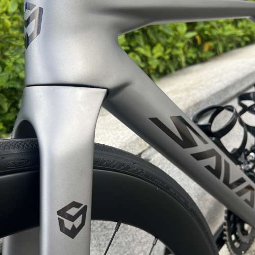 2025 SAVA A7L 24速油剎桶軸碳刀碳纖維公路車 送水架前後蛙燈