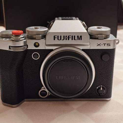FUJIFILM X-T5