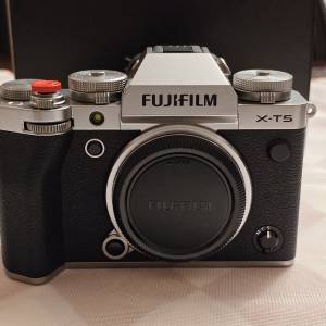 FUJIFILM X-T5