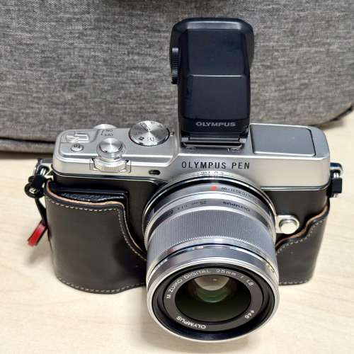 Olympus PEN E-P5 EP5 with 25mm F1.8 and VF-4 VF4 for MFT M43 Panasonic