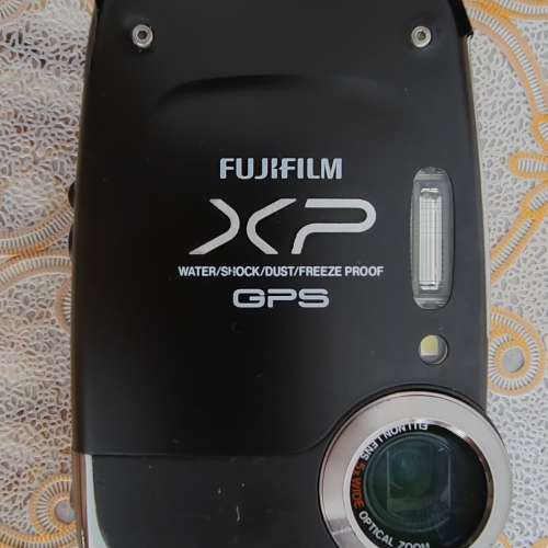 Fujifilm XP30 compact camera - 28mm -140mm- 14.7mega pixel - 2.7" mon