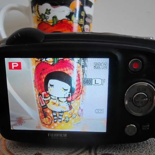 Fujifilm XP30 compact camera - 28mm -140mm- 14.7 mega pixel - 2.7" mon