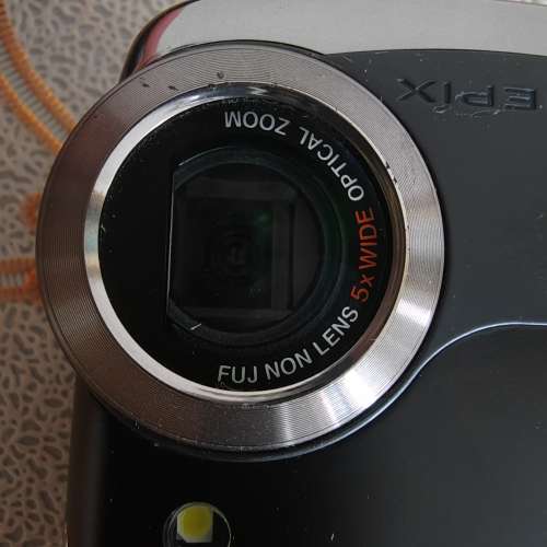 Fujifilm XP30 compact camera - 28mm -140mm- 14.7 mega pixel - 2.7" mon