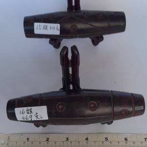 一對6吋長大炮中國玉天珠連陳列木座，重469/514克，無貫通孔，只供陳列用，市面罕有...