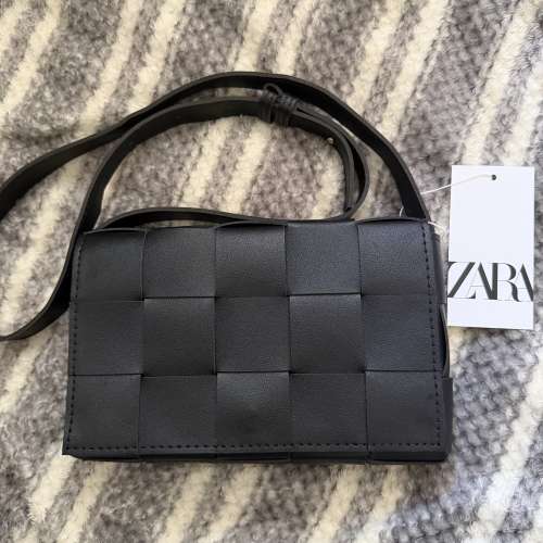 Zara 斜背袋