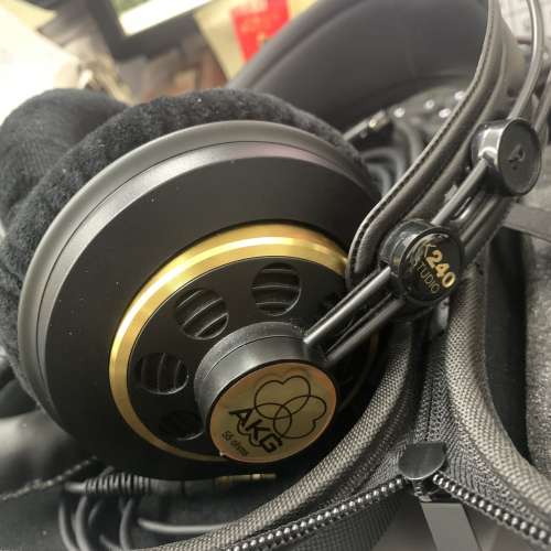 AKG K240S