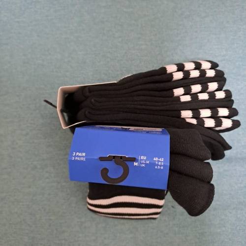 50%off 全新正版 adidas  襪子 Mid Cut 男女款 黑色 中筒襪 三雙入 (合適35至46碼腳板