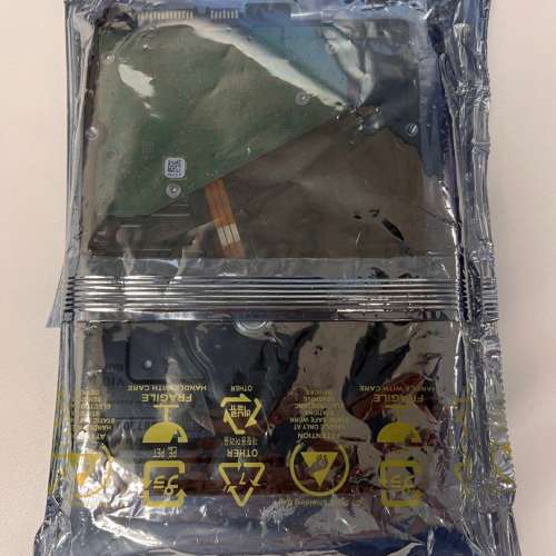 Seagate 2TB 容量，100%全新未開封，3.5吋，SATA ST2000DM008