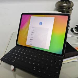 Apple iPad Pro 2022 配備 Apple Pencil 及 Apple 鍵盤