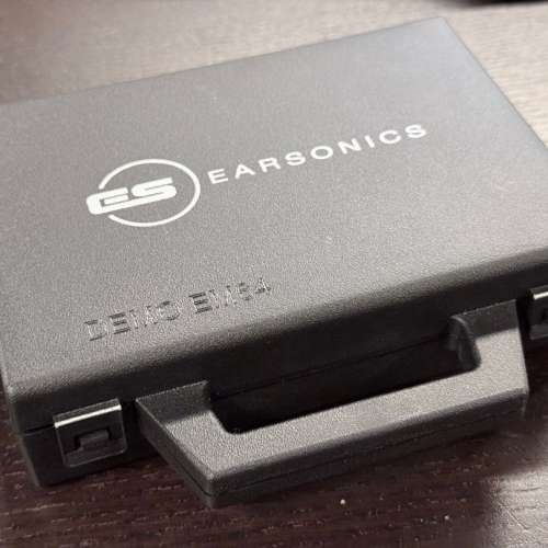 法國鑑聽耳機 EarSonics EM64 6動鐵 DEMO unit