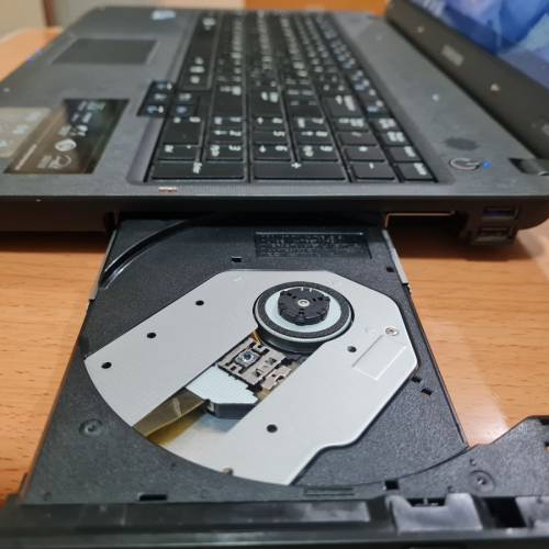 二手 Samsung手提電腦(有DVD碟機)