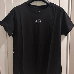 ARMANI EXCHANGE/阿瑪尼 女裝休閒純棉短袖T恤 全新 M碼 胸圍約49cm 長66cm