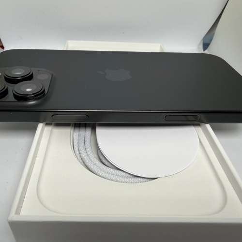 9成新行貨iPhone 16 Pro Max 黑色 512GB 連 Apple Care+