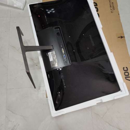 Philips32吋，1920*1080显示屏 ，内置喇叭