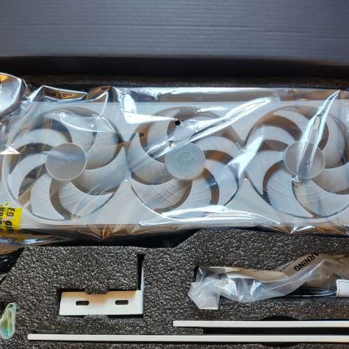 GIGABYTE RTX 5080 AERO OC SFF