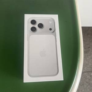 iPhone 17 pro 1TB 銀色