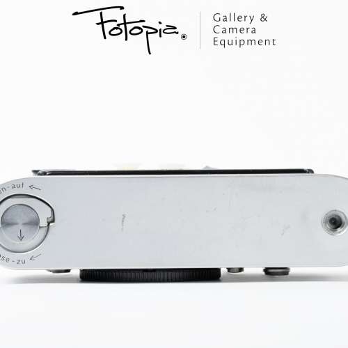 || Leica M2 - Silver; 35mm rangefinder film camera||