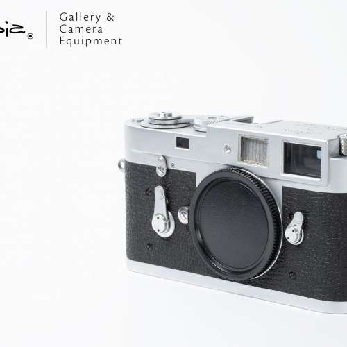 || Leica M2 - Silver; 35mm rangefinder film camera||