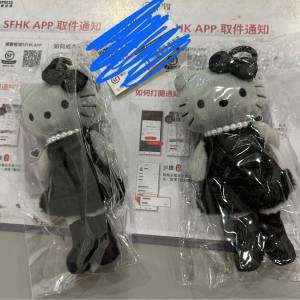 睇下文‼️日本正版 黑灰hello kitty公仔掛飾 $159一隻 black & gray kitty keycha...