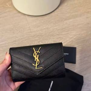 自售ysl黑金錢包荔枝紋