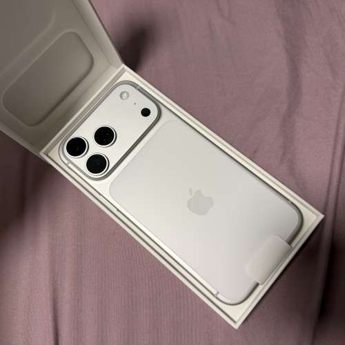 iPhone 17 Pro Max 256GB Sliver 銀色 CMHK拆封台機