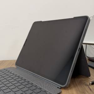 Apple ipad Pro Gen 6 12.9" Wifi + Cellular model