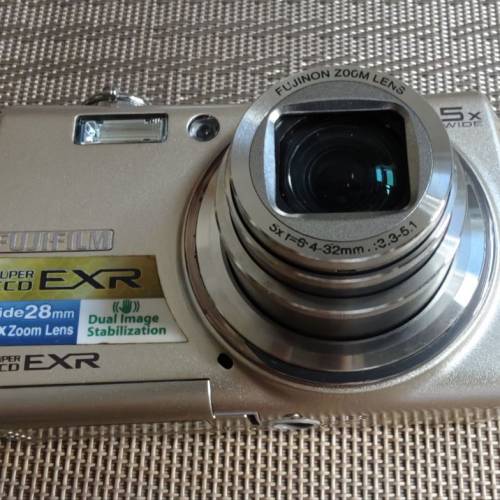 FUJIFILM FINEPIX F200EXR