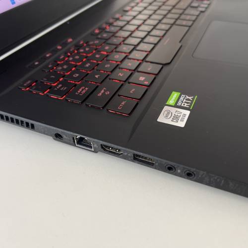 ASUS ROG Zephyrus M15, 4K mon,i7-10875H,16G ram,m.2 1TB