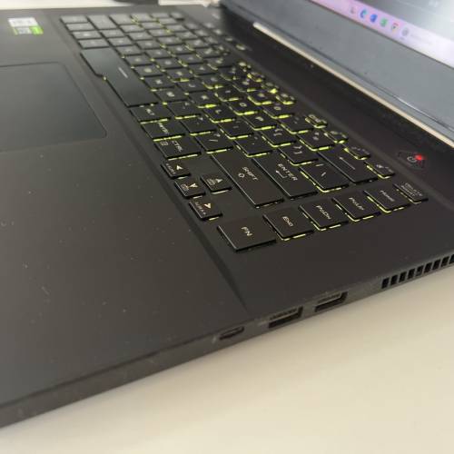 ASUS ROG Zephyrus M15, 4K mon,i7-10875H,16G ram,m.2 1TB