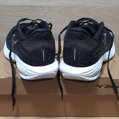Mizuno Wave Rider 28 男士跑鞋 (碼: US8)